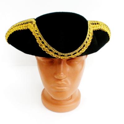  Треуголка пирата с золотой окантовкой 